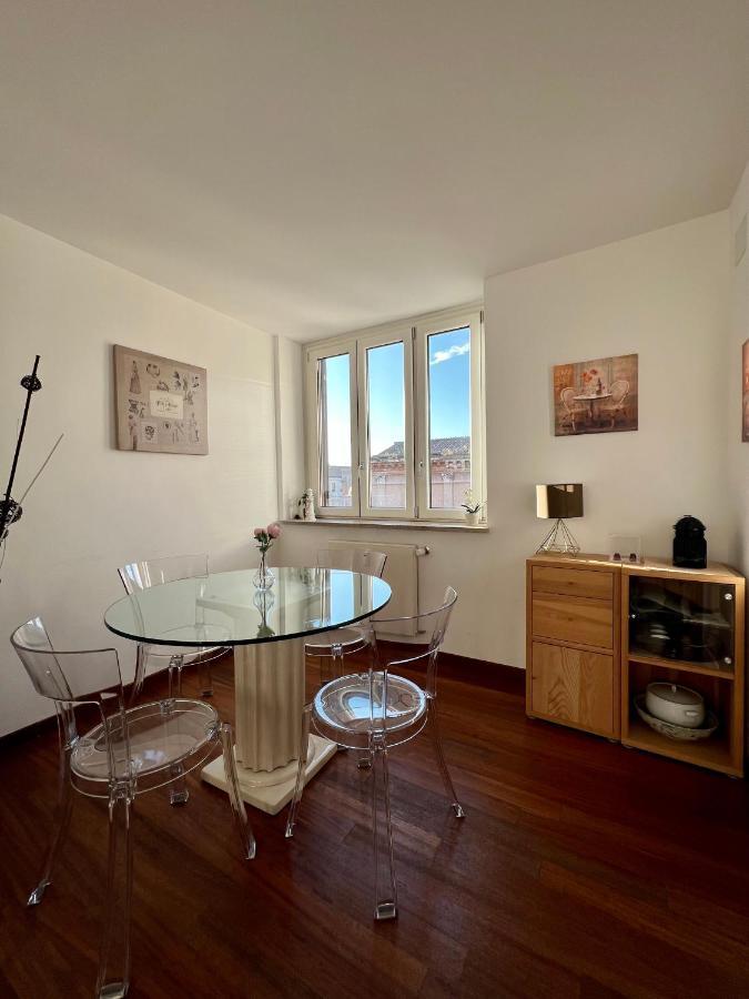Il Palazzetto Di Via Della Frezza Rom
